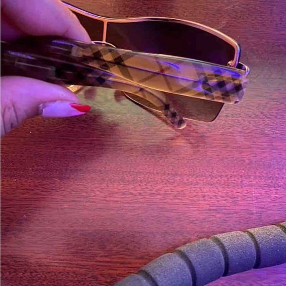 Burberry 3pcs Bundle - Burberry Crossbody/Burberry Sunglasses/Burberry Scarf - Picture 8 of 9